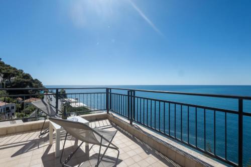 Ospedaletti Apartamento | Sky & Sea Apartment by Wonderful Italy