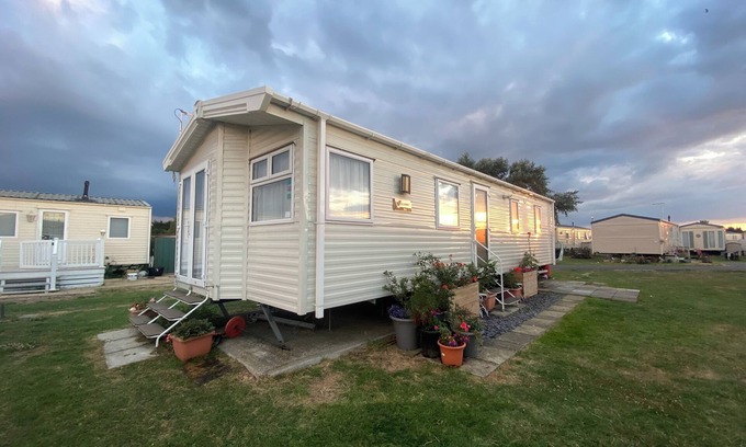 Minster on Sea Casa | Skye Breaks Boutique Holiday Home Stay By The Coast