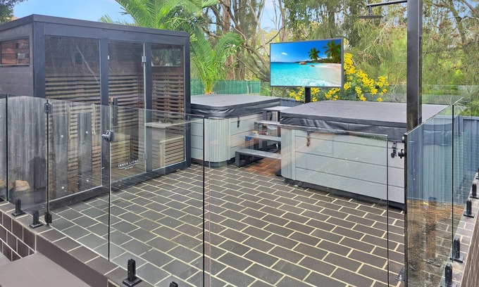 Malua Bay Casa | Skyes Beach House - Upstairs Accommodation