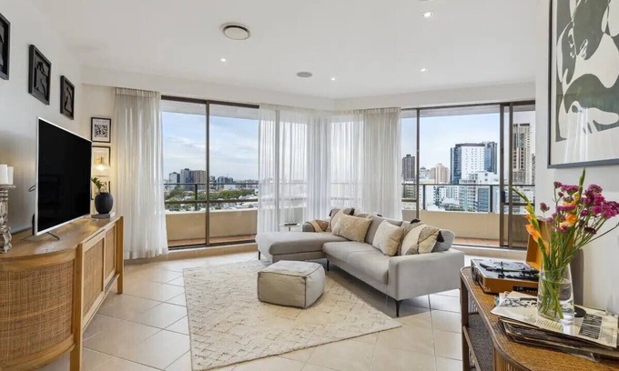 Spring Hill Apartamento | Skyhigh Apt w City Views, Pool, Gym & 2 Carparks