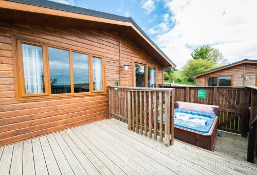 Cupar Chalet De Esquí | Skylark Lodge with Hot Tub