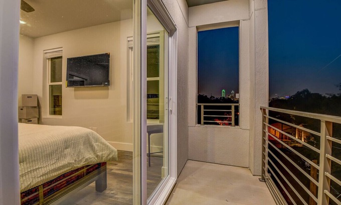 Cedar Crest Casa | Skyline Luxury Retreat in Dallas