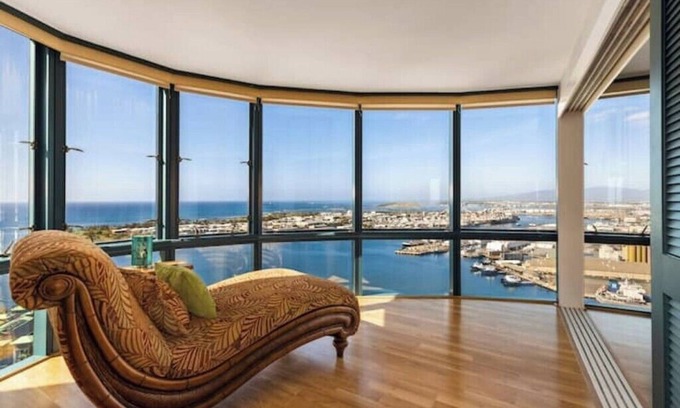 Downtown Honolulu Apartamento | SkyNest : Queen's Gambit Penthouse at 66 Queen St