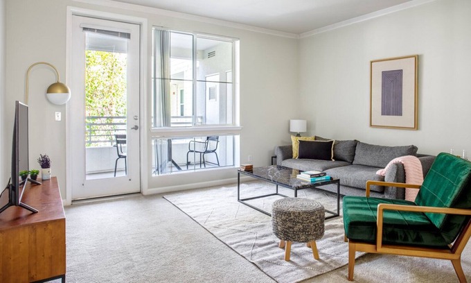 Central San Mateo Apartamento | Sleek San Mateo 1BR w/ Pool, Parking, Clubhouse, Cinema, by Blueground