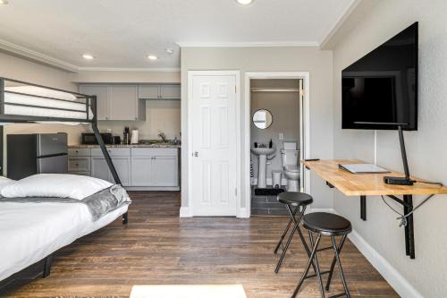 Homosassa Apartamento | Sleek Studio Bunk 2 Mi to Chassahowitzka River!