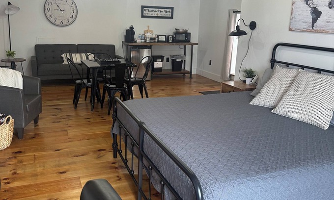 Massena Apartamento | Sleep at Simplicity - Downtown Loft & Boutique