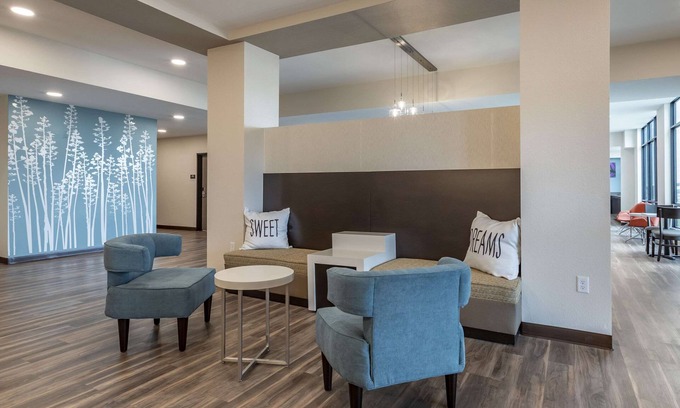 Franklin Hotel | Sleep Inn & Suites Milwaukee/Franklin