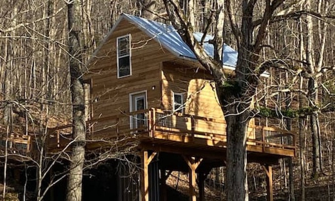 Guild Cabina | TREE HOUSE- HOT TUB, no hay registros de domingo, chattanooga cerrada 18 millas