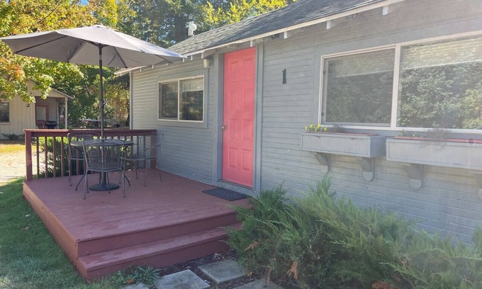 Honor Cabina | Sleeping Bear Riverside Cabins - Cabin #1