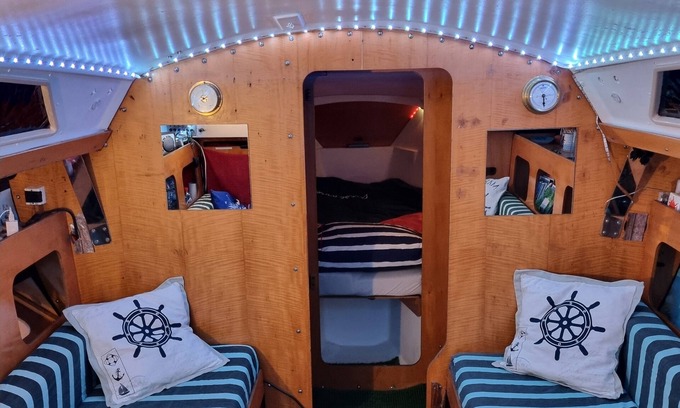 Le Port Alquiler De Eote | SLEEPING ON THE WATER