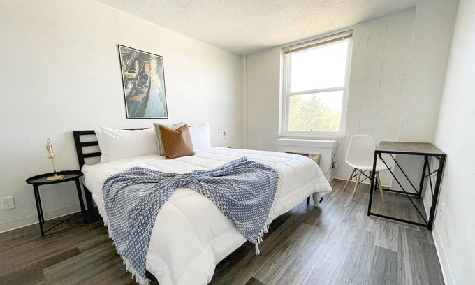 Walnut Hills Apartamento | Sleepover: Charming 1BD/1BA + Gym - Cincinnati