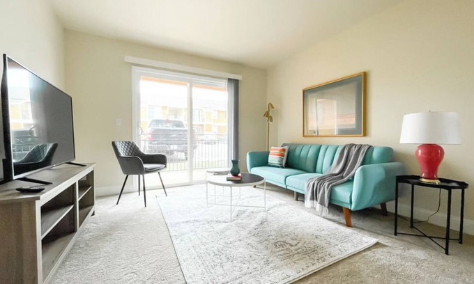 Oklahoma City Apartamento | Sleepover: Vivid 1BD/1BA + Gym & Pool - OKC