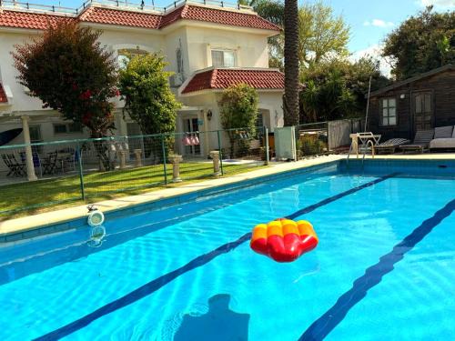 Caesarea Villa | Sleeps 12 Family Villa By The Sea W Jacuzzi & Pool