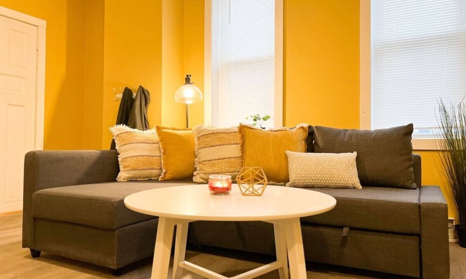 Jeannette Condominio | Sleeps 14! 9 Beds and Bathrooms, Historic + WIFI!