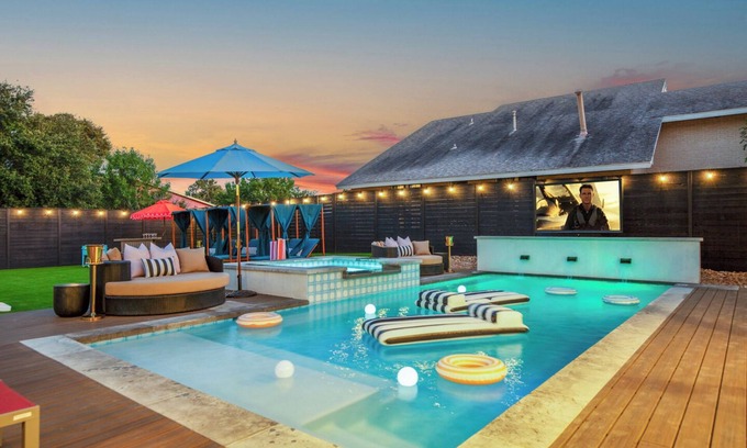 Riverside Casa | Sleeps 14 + heated Pool + Spa + Cabanas + Speakeasy + 5 minutes to downtown