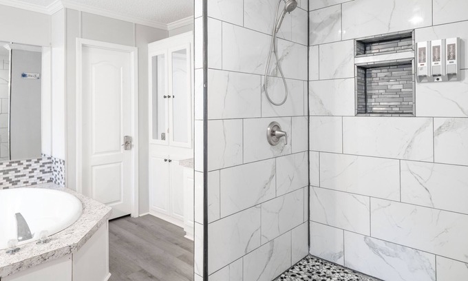 Madison Casa | Sleeps 18+ Madison House on 7 Acres