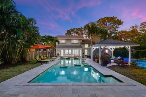 Seminole Casa | Sleeps 18 - Pool Slide Pickleball & Fire Pit