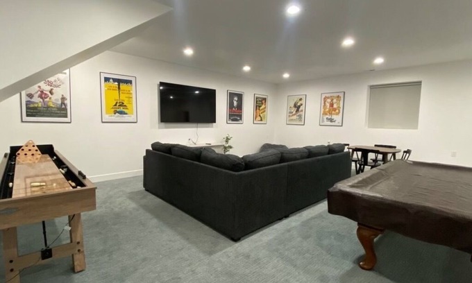 Sweetwater Casa | Sleeps 20+, Fire Pit, Game Room, Ideal Beach Pass, Private Hot tub