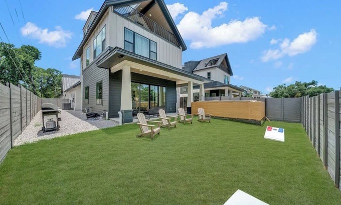 Riverside Casa | Sleeps 42! 2 Pools & Game Room 11BR near Downtown