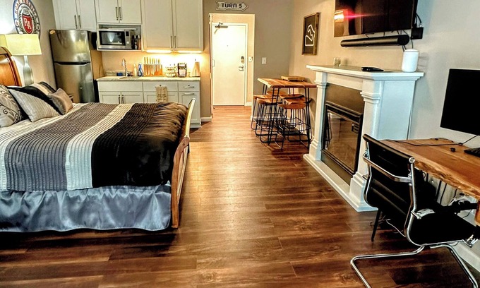 Elkhart Lake Villa | Sleeps 8! 2 Full Bath with Kitchenette!