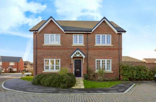 Bentham Casa | Sleeps 8, off-road parking for 3 cars, pet friendly, welcome hamper
