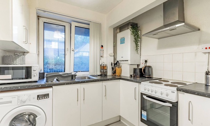The Westside Apartamento | Sleeps6-freewifi-smarttv-netflix-familyfriendly