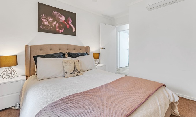 Echuca Casa | Sleepy Shackell - 12pm checkout, breakfast.