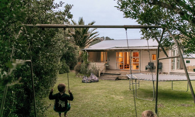 Kairakau Casa | Slow & Relaxing Days at the cutest old school bach- family & pet-friendly