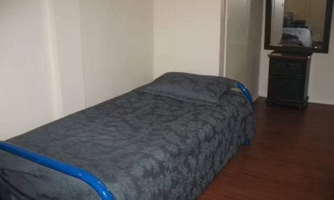 Latin Quarter Apartamento | Small affordable Studio near UQAM.