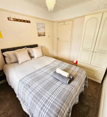 Filton Casa | Small Double Room near Southmead