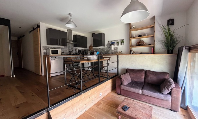 Chavanod Apartamento | Pequeño apartamento independiente en casa de campo con aire acondicionado.