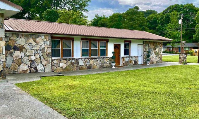 Dalton Chalet De Esquí | small rental for couple getaway