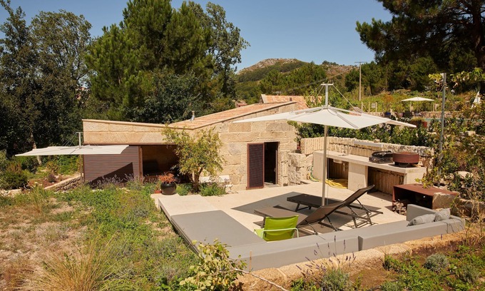 Donon Casa | Pequeña casa de piedra para cuatro personas en un entorno natural virgen a 1 km del mar