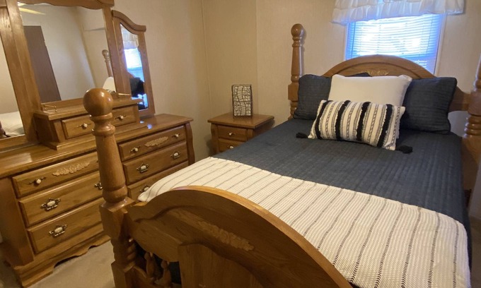 Greensburg Casa | Small Town Charm, just minutes from Green River Lake!