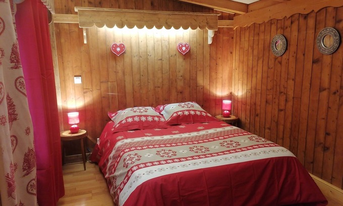 Essert-Romand Casa | Small typical house 5 min from Morzine 2 bedrooms 1 double bed and 2 single beds/4 pers.