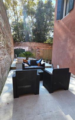 Castello Apartamento | Small Villa with private Garden