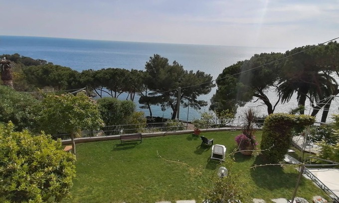 Pieve Ligure Apartamento | gran estudio para 4 personas frente al mar con jardín+terraza privada+piscina