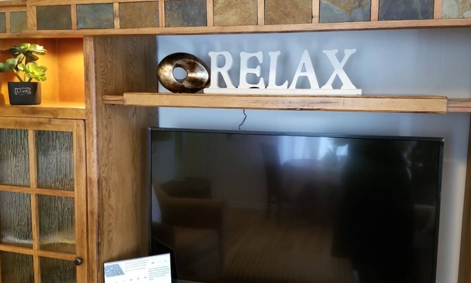 Downtown Klamath Falls Casa | ⭐Smarthouse By Lake Hospital Golf 4KTV BBQ Patio set WD WiFi Keurig Fenced Yard