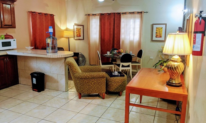 Kingston Apartamento | Smile Orange 2 Bedroom Apartment Centrally Located