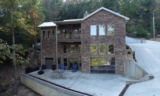 Jasper Cabina | Smith Lake Rentals & Sales - CANDY ON CLEAR CREEK - Long Term Rental Only