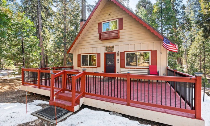 Sierra Cedars Cabina | Smoke Tree Hollow-A/C & newly updated!