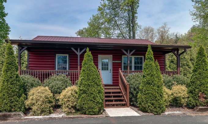 Cherokee Cabina | Smoky Mountain Basecamp ~ 5 Mins to Harrah Casino