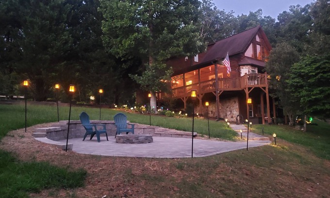 Murphy Cabina | Smoky Mountain Cabin - HOT TUB - 2 Fireplaces - Fire Pit - Screened Deck