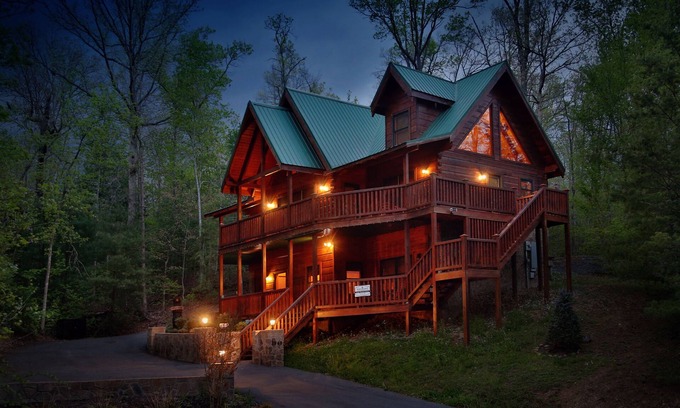 Gatlinburg - Pigeon Forge Cabina | Smoky Mountain Getaway - Five Bedroom Cabin
