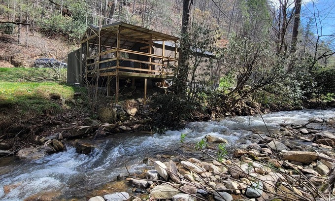 Flag Pond Casa | Smoky Mountain Glamping en Bold Stream con bañera de hidromasaje
