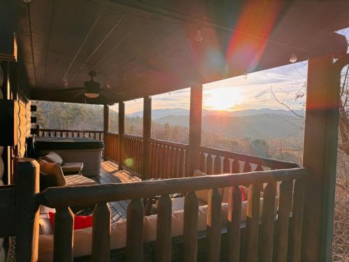 Gatlinburg - Pigeon Forge Chalet De Esquí | Smoky Paws - Exceptional Cabin, Stunning Mountain Views, Hot Tub, Tranquil, Gigabit Internet, Free L2 EV