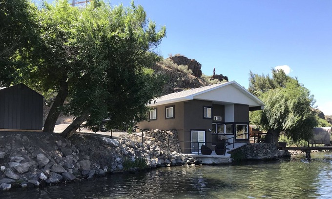 Hagerman Casa | Snake River Vacation Home *Steam Sauna, Private Docks, Water Slide, Outdoor Bar*
