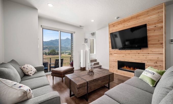 Mountain Green Casa | Snowbasin Chalet Ro5061| Pool |Hot Tub |Pickleball