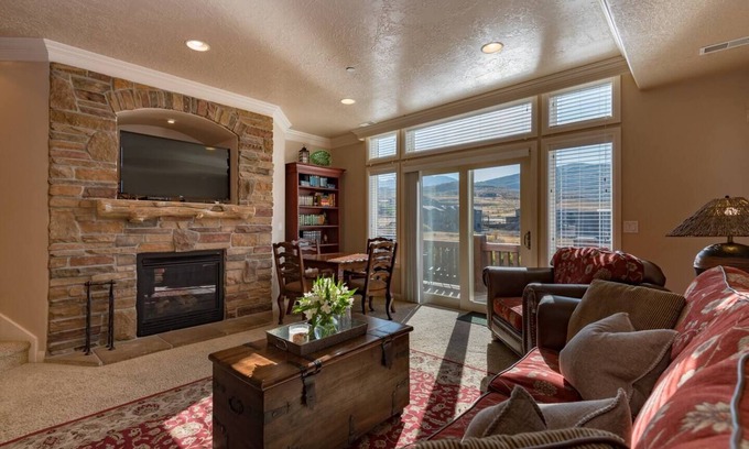 Ogden Casa | Snowbasin Haven LS42 | Hot Tub | Ski & Snowboard