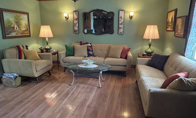 Ono Island Casa | Close to BEACH! Family Friendly! Great Kitchen, sleeps 9, clean, comfy, peaceful